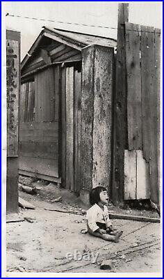 Korean War Abandoned Korean Child On The Streets Of Inchon -1950