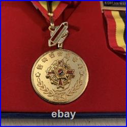 Korean War Veteran Ambassador For Peace Medal Set In Cases Old Military Awards