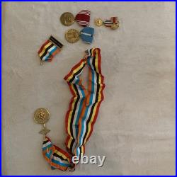 Korean War Veteran Ambassador For Peace Medal Set In Cases Old Military Awards