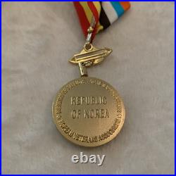 Korean War Veteran Ambassador For Peace Medal Set In Cases Old Military Awards