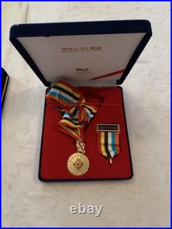 Korean War Veteran Ambassador For Peace Medal Set In Cases Old Military Awards