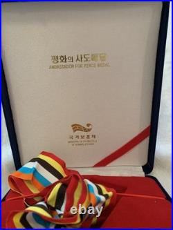Korean War Veteran Ambassador For Peace Medal Set In Cases Old Military Awards