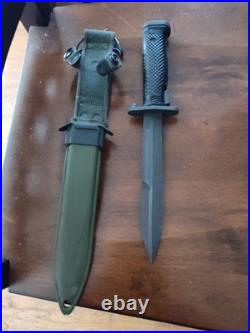 Vintage US Korean War Bayonet Fighting Knife with Scabbard