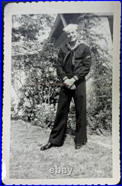 Vtg US Navy Korean War dress blues/Cracker Jack inc. Hat, scarf, Gd. Conduct metal